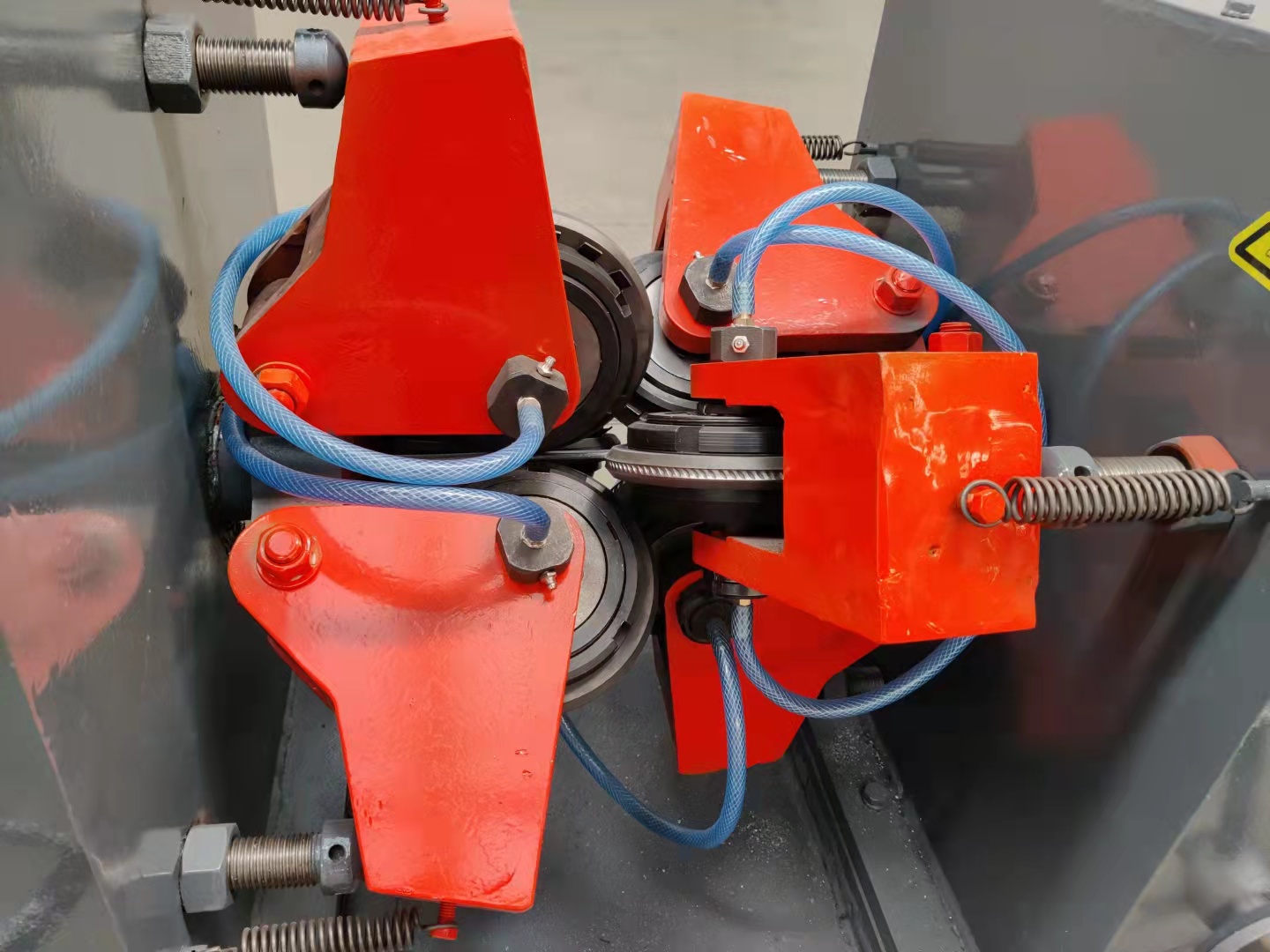 Roller for three-face rib rolling mill