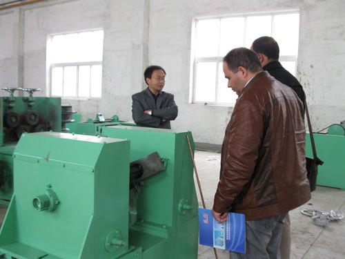 What are the features of the straightening machine?